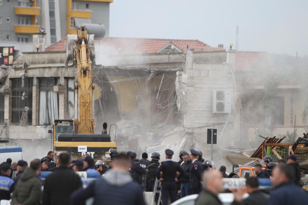 Pse të gjithë shqiptarët normalë duhet të jenë sot me policinë dhe IKMT-në Pse të gjithë shqiptarët normalë duhet të jenë sot me policinë dhe IKMT-në