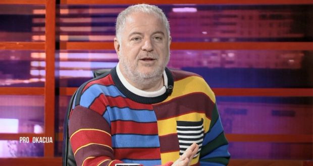 Baton Haxhiu i përgjigjet Berishës e Metës: Të bëhen bashkë me fis e farë, e nuk kanë aq referencë patriotike sa unë Baton Haxhiu i përgjigjet Berishës e Metës: Të bëhen bashkë me fis e farë, e nuk kanë aq referencë patriotike sa unë