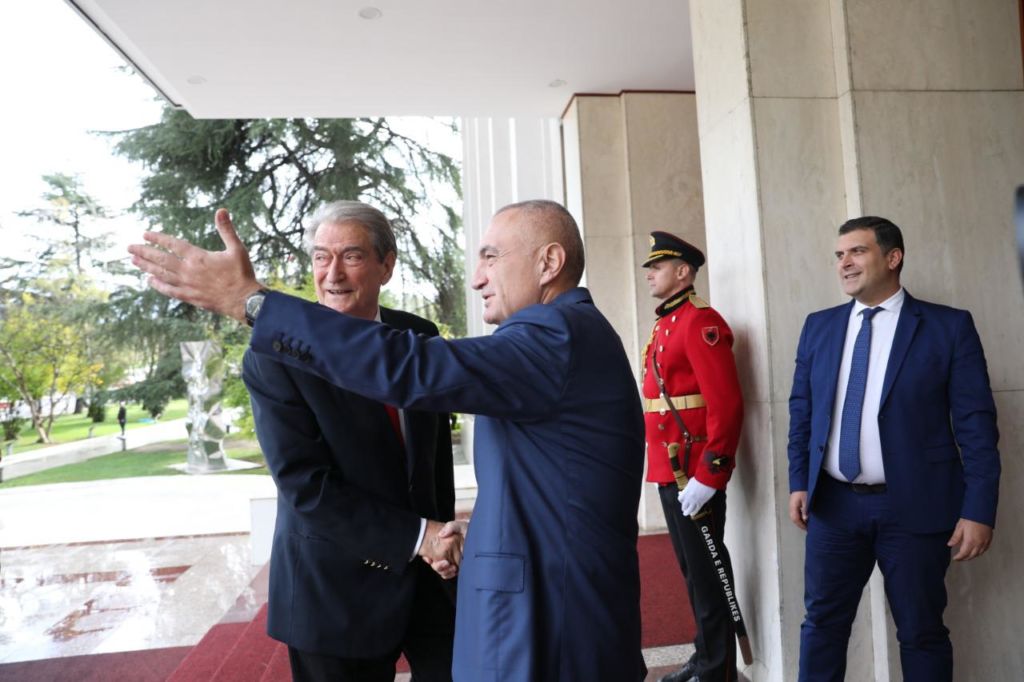 Berisha alarmohet! I jep afat Bashës deri më 20 shkurt për rrëzimin e Ramës! Urdhëri: Bashkëpuno me Metën! Berisha alarmohet! I jep afat Bashës deri më 20 shkurt për rrëzimin e Ramës! Urdhëri: Bashkëpuno me Metën!