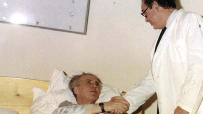 Ma tregoi vetë sekretin! Mjeku francez: Ja përse Enveri nuk i hapte kufijtë e Shqipërisë! Ma tregoi vetë sekretin! Mjeku francez: Ja përse Enveri nuk i hapte kufijtë e Shqipërisë!