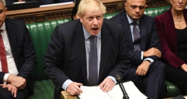 “E la parlamenti shqiptar… e fillon parlamenti britanik”: Deputetët ulërasin e pëllasin dhe në fund shtrihen në sallë (Video) “E la parlamenti shqiptar… e fillon parlamenti britanik”: Deputetët ulërasin e pëllasin dhe në fund shtrihen në sallë (Video)