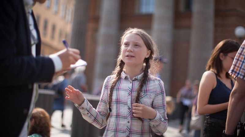 Konspiracioni: Greta Thunberg ka ardhur nga e shkuara për të na shpëtuar (Foto) Konspiracioni: Greta Thunberg ka ardhur nga e shkuara për të na shpëtuar (Foto)