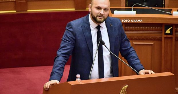“Të shkarkohet menjëherë Ilir Meta”, deputeti i opozitës del me kërkesë urgjente