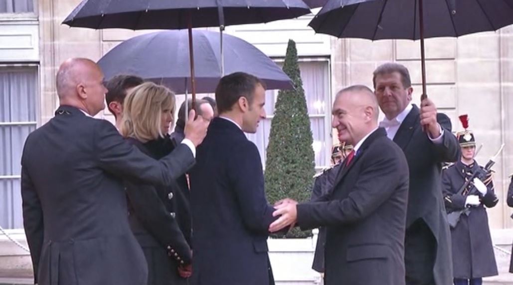 Vuçiç e Pendarovski njoftuan kur do hapen me Shqipërinë e Maqedoninë e Veriut! Vetëm Ilir Meta s’ka folur me Macron për negociatat në Paris Vuçiç e Pendarovski njoftuan kur do hapen me Shqipërinë e Maqedoninë e Veriut! Vetëm Ilir Meta s’ka folur me Macron për negociatat në Paris