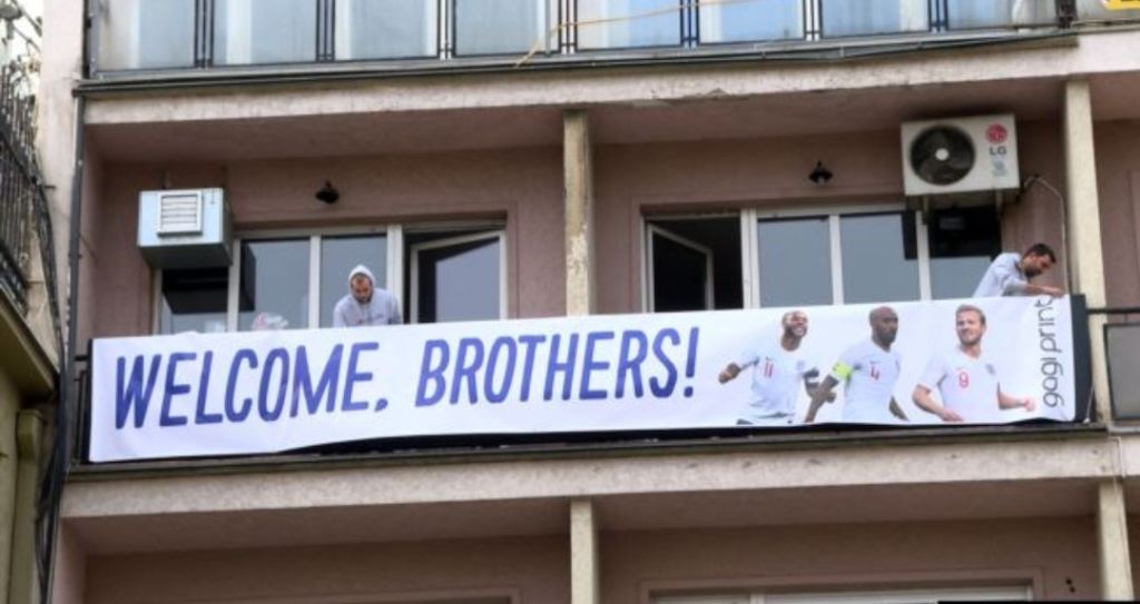 Anglia mirëpritet në Kosovë: Mirë se vini vëllezër! Anglia mirëpritet në Kosovë: Mirë se vini vëllezër!