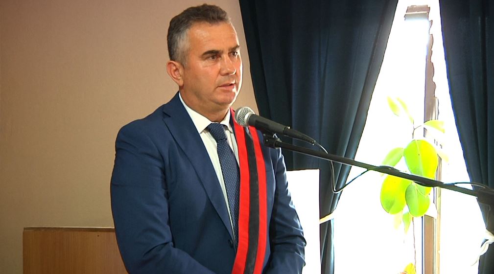 Lum sharjesh për plakushin dixhital! Kryebashkiaku Kokoneshi: “Njeri i fëlliqur, nuk resht se shpifuri duke krijuar skenare të ulëta! Shihemi në gjyq, plak i çmendur! Lum sharjesh për plakushin dixhital! Kryebashkiaku Kokoneshi: “Njeri i fëlliqur, nuk resht se shpifuri duke krijuar skenare të ulëta! Shihemi në gjyq, plak i çmendur!