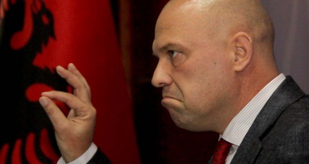 Ylli Manjani mashtroi publikisht për të atin dje! Sot: E ka marrë pensionin, por s’ka marrë ende KEMP-in Ylli Manjani mashtroi publikisht për të atin dje! Sot: E ka marrë pensionin, por s’ka marrë ende KEMP-in