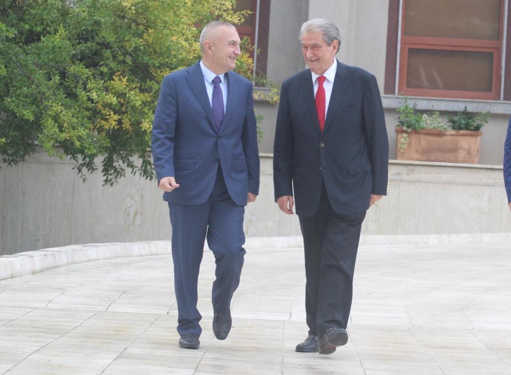 Këta dy do të shpëtojnë shtetin! Këta dy do të shpëtojnë shtetin!