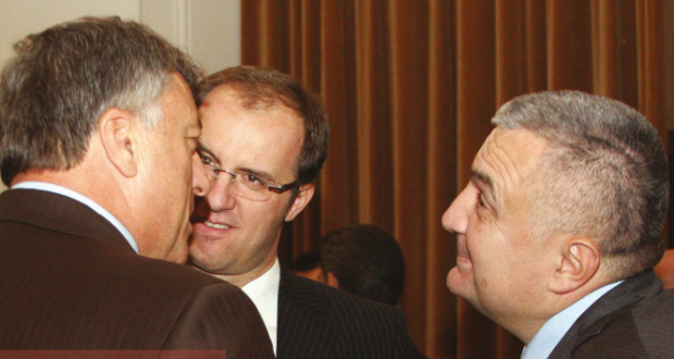 Sulmi ndaj Bujar Sheshit: Ja si gjyqtarët mbyllën sytë dhe shfarosja nga vetingu! Meta 192 telefonata me biznesmenin e videos 700 mijë euroshe Sulmi ndaj Bujar Sheshit: Ja si gjyqtarët mbyllën sytë dhe shfarosja nga vetingu! Meta 192 telefonata me biznesmenin e videos 700 mijë euroshe