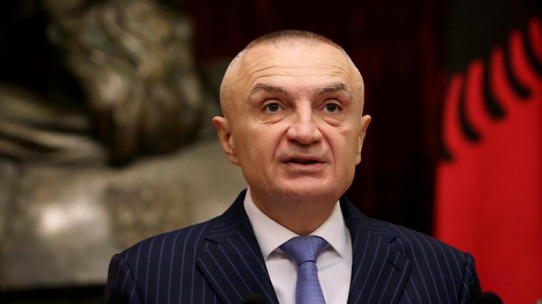 Meta qesharak edhe kur mashtron: Macroni më tha që s’jam unë “djali i keq”! (Video) Meta qesharak edhe kur mashtron: Macroni më tha që s’jam unë “djali i keq”! (Video)