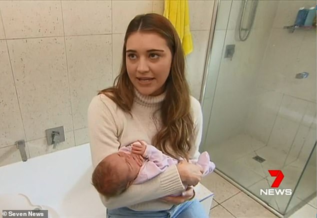 Shkon në tualet, 10 min më vonë modelja pëson tronditjen e jetës (Foto) Shkon në tualet, 10 min më vonë modelja pëson tronditjen e jetës (Foto)