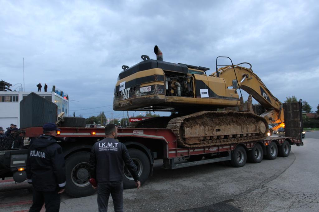 Përfundon bllokimi 2 vjeçar i Unazës: Prishen ndërtimet te Astiri Përfundon bllokimi 2 vjeçar i Unazës: Prishen ndërtimet te Astiri