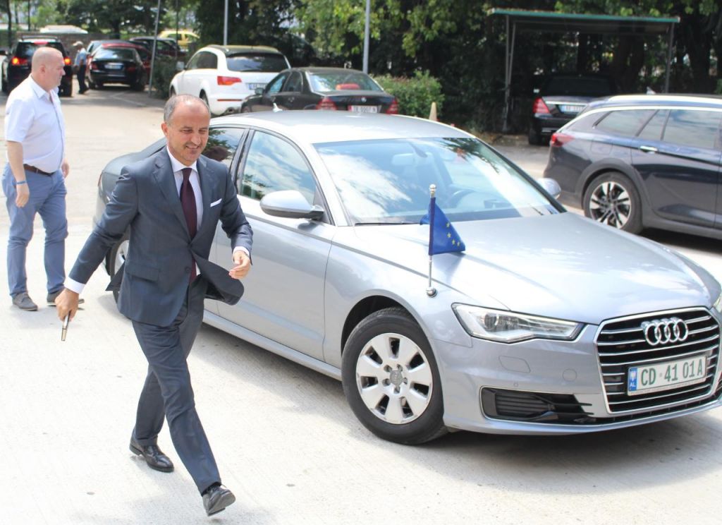 Në kërkim të arsyeve përse sulmohet ambasadori Soreca, një ish-prokuror i njohur kundër mafias? Në kërkim të arsyeve përse sulmohet ambasadori Soreca, një ish-prokuror i njohur kundër mafias?