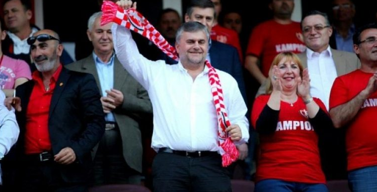 Aksidentohet këtë mëngjes presidenti i klubit të njohur shqiptar Aksidentohet këtë mëngjes presidenti i klubit të njohur shqiptar