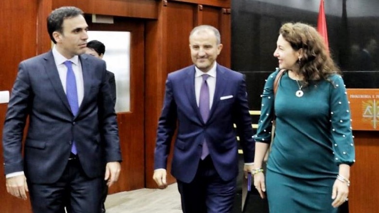 SHBA-BE thirrje Olsian Çelës të nisë hetimet pasurore të milionave të korrupsionit, kërkojnë raprezalje në politikë SHBA-BE thirrje Olsian Çelës të nisë hetimet pasurore të milionave të korrupsionit, kërkojnë raprezalje në politikë