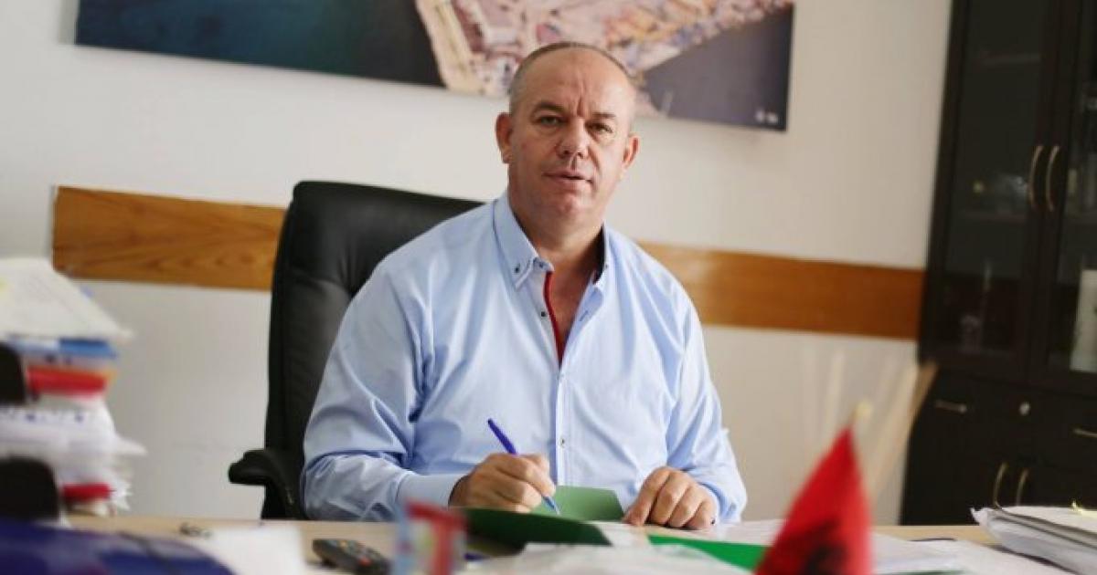 Ish-kandidati për deputet i LSI polici Flamur Gjuzi firmosi: Pronari i lokalit te ‘Dy Gjelat’ ku v.diqën dy persona holloi muret e pallatit