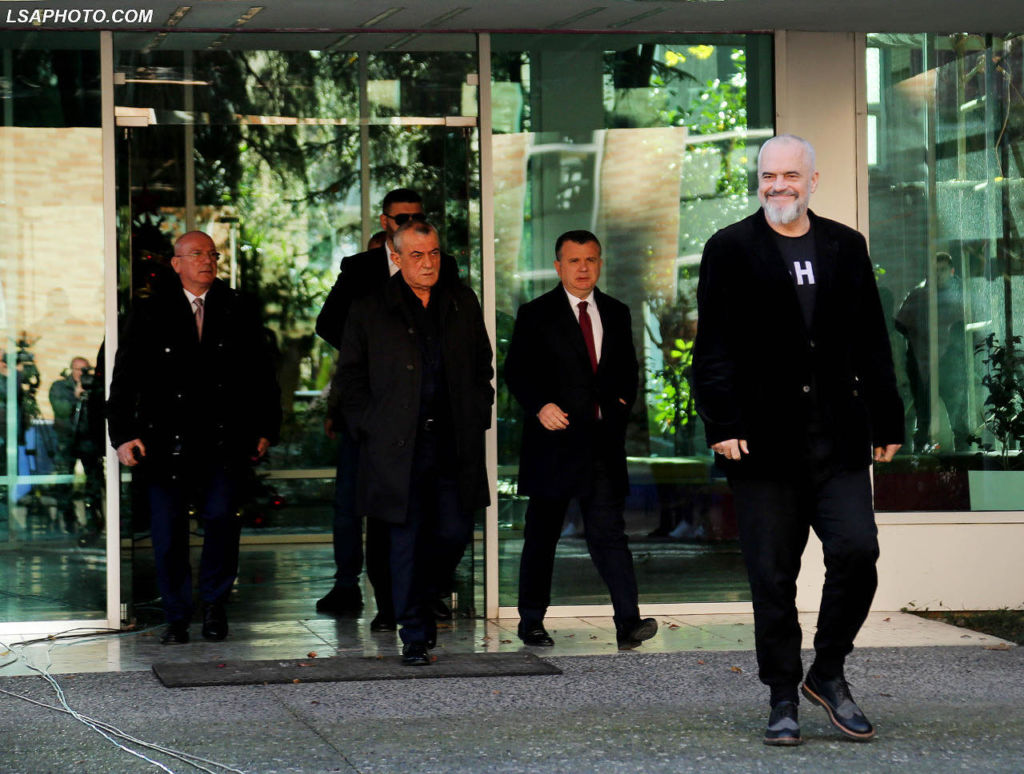 Po, Rama e meriton një të “rrahur” të mirë! Po, Rama e meriton një të “rrahur” të mirë!