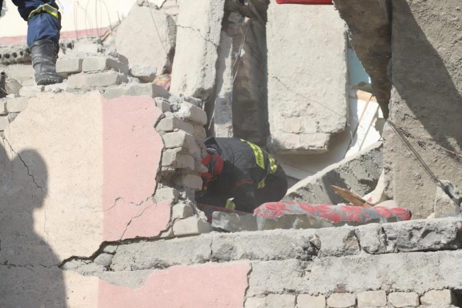 Ku jemi katandisur! Prokuroria kërkon të hap dosje për të burgosur “termetin”, shkresë bashkisë Tiranë dhe policisë: Mos shembni asnjë objekt pa lejen tonë, brenda 48 orëve sillni dëmet! Ku jemi katandisur! Prokuroria kërkon të hap dosje për të burgosur “termetin”, shkresë bashkisë Tiranë dhe policisë: Mos shembni asnjë objekt pa lejen tonë, brenda 48 orëve sillni dëmet!