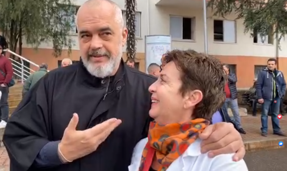 “Lëre Tit Vasilin tani, se Tit Vasili është shoku yt, jo i imi”: Rama i përgjigjet mjekes pas akuzave për murin “Lëre Tit Vasilin tani, se Tit Vasili është shoku yt, jo i imi”: Rama i përgjigjet mjekes pas akuzave për murin