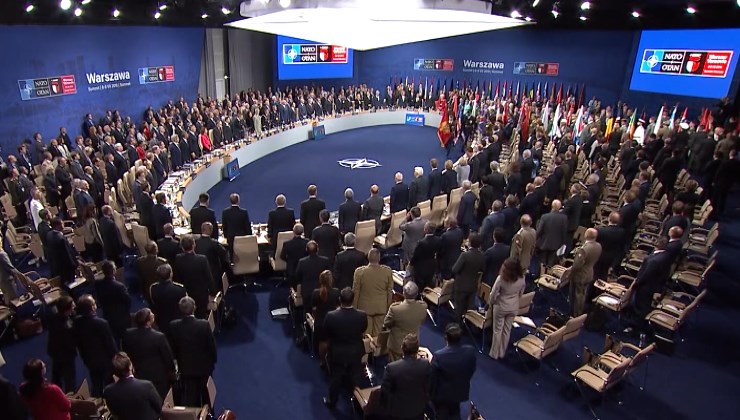 Samiti i NATO-s në Londër: Të gjithë të qeshur në cermoninë e pritjes nga Mbretëresha Elizabeth II por jo Rama  (Foto)