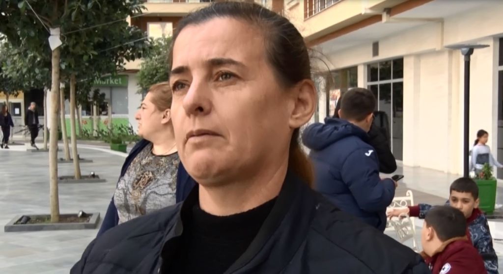 Banorët e Thumanës të traumatizuar, nuk po gjejnë ende qetësi: Na çoni edhe në ferr, vetëm të jet larg atyre pallateve! Banorët e Thumanës të traumatizuar, nuk po gjejnë ende qetësi: Na çoni edhe në ferr, vetëm të jet larg atyre pallateve!