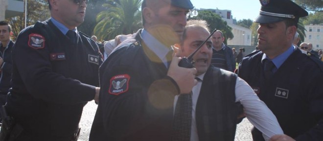 Altin hiqe shpresën nga Ilir Floriri në luftën ndaj Sorosit, larg batakçinjve Altin hiqe shpresën nga Ilir Floriri në luftën ndaj Sorosit, larg batakçinjve