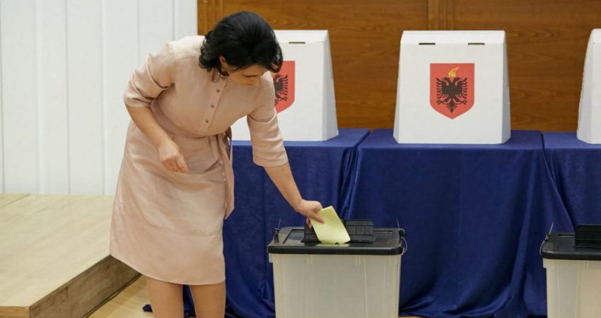 Arta Markut i lëkundet edhe karrigia në KED