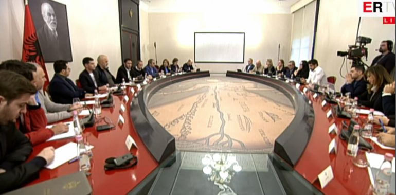 Përfaqësuesi i bankave italiane në tryezën e Ramës: Inxhinierët të bëjnë mbikëqyrje, na duhet një kuadër i plotë i dëmeve Përfaqësuesi i bankave italiane në tryezën e Ramës: Inxhinierët të bëjnë mbikëqyrje, na duhet një kuadër i plotë i dëmeve