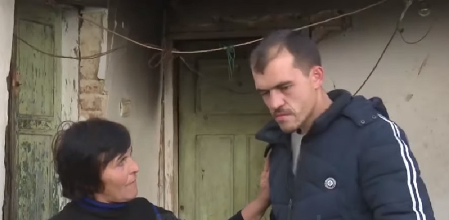 Në familjen që fati nuk i buzëqeshi kurrë: Fëmijët iu dogjën nga zjarri, burri i vdiq… tërmeti i la pa shtëpi Në familjen që fati nuk i buzëqeshi kurrë: Fëmijët iu dogjën nga zjarri, burri i vdiq… tërmeti i la pa shtëpi