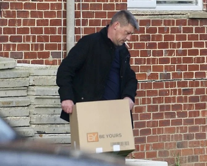 Fitoi 105 milionë paund në lotari, të nesërmen i kthehet punës me furgonin e tij të vjetër