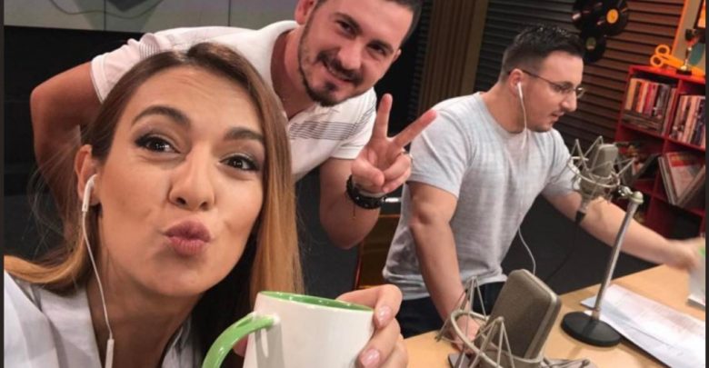 Lëkundjet e forta të tërmetit të mëngjesit të sotëm, shikoni reagimin e dy moderatorëve të ‘Top Channel’ (Video) Lëkundjet e forta të tërmetit të mëngjesit të sotëm, shikoni reagimin e dy moderatorëve të ‘Top Channel’ (Video)