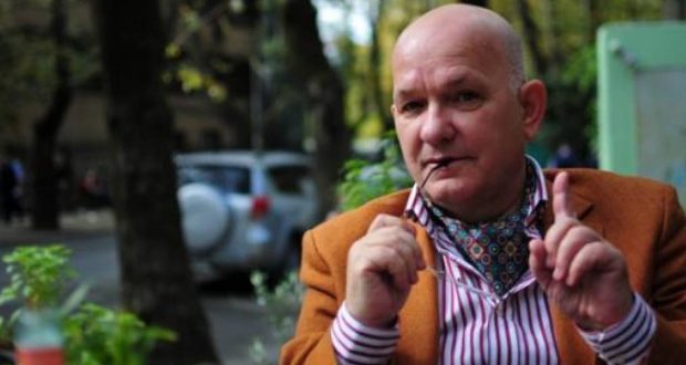 Profesor Kabo thirrje ministrave: Shisni vilat, makinat, jahtet dhe bizhuteritë që keni dhe paguani punëtorët e Ballshit Profesor Kabo thirrje ministrave: Shisni vilat, makinat, jahtet dhe bizhuteritë që keni dhe paguani punëtorët e Ballshit