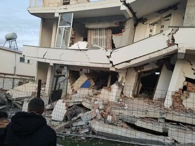 Kopliku vazhdon sulmet ndaj inxhinieres së njohur Luljeta Bozo: Mësuese dherash! I zoti i parave ndërton ku të dojë! Kopliku vazhdon sulmet ndaj inxhinieres së njohur Luljeta Bozo: Mësuese dherash! I zoti i parave ndërton ku të dojë!