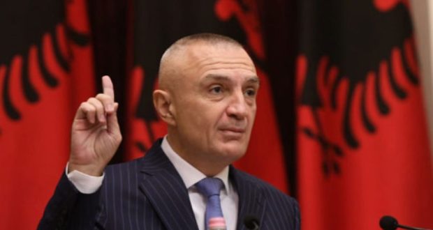 Ilir Meta “frenoi” sulmet histerike ndaj SHBA-ve, tubimet dhe referendumi hipokrizi! Ilir Meta “frenoi” sulmet histerike ndaj SHBA-ve, tubimet dhe referendumi hipokrizi!