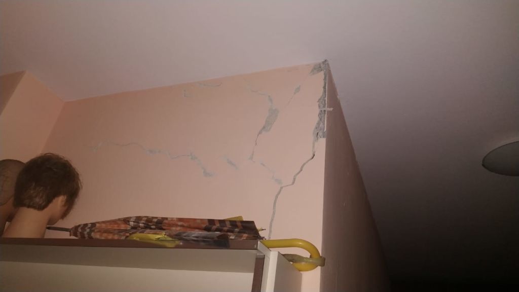 Dëmet e tërmetit, në “Astir” çahen “pallatet e reja” (Foto) Dëmet e tërmetit, në “Astir” çahen “pallatet e reja” (Foto)