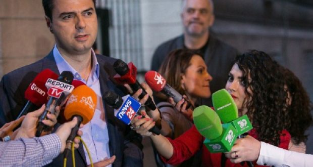 Rama sërish ftesë Bashës për dialog: S’e kuptoj qasjen refuzuese! Sot aktiviohet fondi prej 1 mln lekësh për çdo familje viktimash Rama sërish ftesë Bashës për dialog: S’e kuptoj qasjen refuzuese! Sot aktiviohet fondi prej 1 mln lekësh për çdo familje viktimash