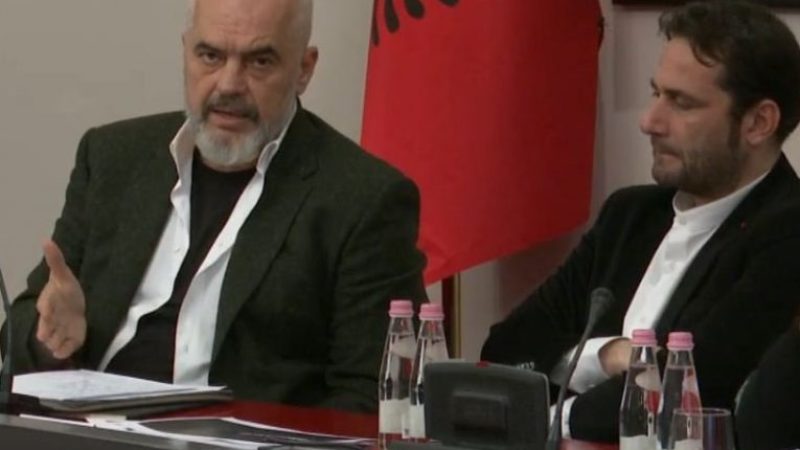 Rama, kujtesë dhe për Elvis Naçin: Po shfaqen abuzues që u bien shtëpive me vare Rama, kujtesë dhe për Elvis Naçin: Po shfaqen abuzues që u bien shtëpive me vare