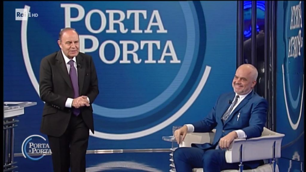 Rama në Itali pas tërmetit: Bruno Vespa e Vittorio Sgarbi kanë një mesazh për të gjithë shqiptarët (Video) Rama në Itali pas tërmetit: Bruno Vespa e Vittorio Sgarbi kanë një mesazh për të gjithë shqiptarët (Video)