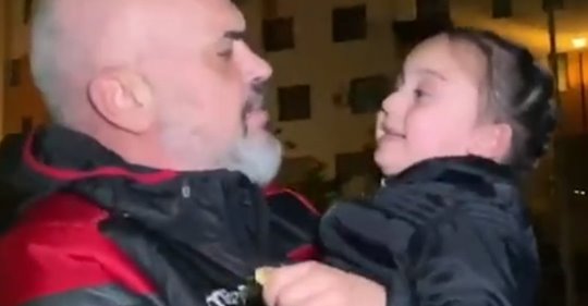 Rama e pyet: Më njeh mua kush jam unë? Vajza e vogël: Ti je Lali Eri (Ja si i përgjigjet kryeministri)