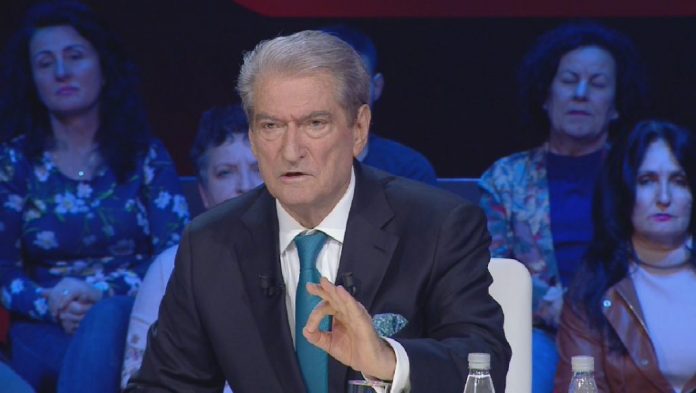“Perlat” e plakut të rrëshkitur Sali Berisha për termetin: Krim i rëndë që nuk kemi qen me nuhatje molekulare! Dhurova një muaj e gjysëm rrogë… Saliu nuk merre rrogë si deputet