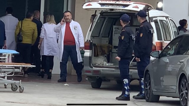 E.kzekutimi i dyfishtë në Patos që tronditi mbarë opinionin! Nuk ishte dakord për lidhjen: 22-vjeçari i v.ret të dashurin motrës dhe shokun e tij E.kzekutimi i dyfishtë në Patos që tronditi mbarë opinionin! Nuk ishte dakord për lidhjen: 22-vjeçari i v.ret të dashurin motrës dhe shokun e tij