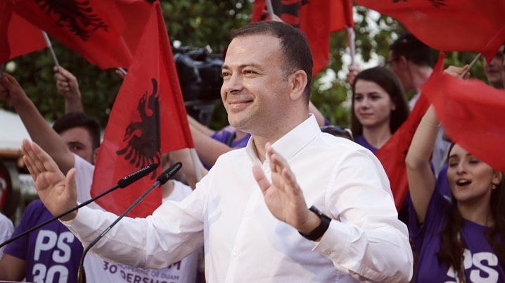 Mbërrin letërporosia nga Italia për Valdrin Pjetrin, pritet arrestimi i ish-kryebashkiakut të Shkodrës Mbërrin letërporosia nga Italia për Valdrin Pjetrin, pritet arrestimi i ish-kryebashkiakut të Shkodrës