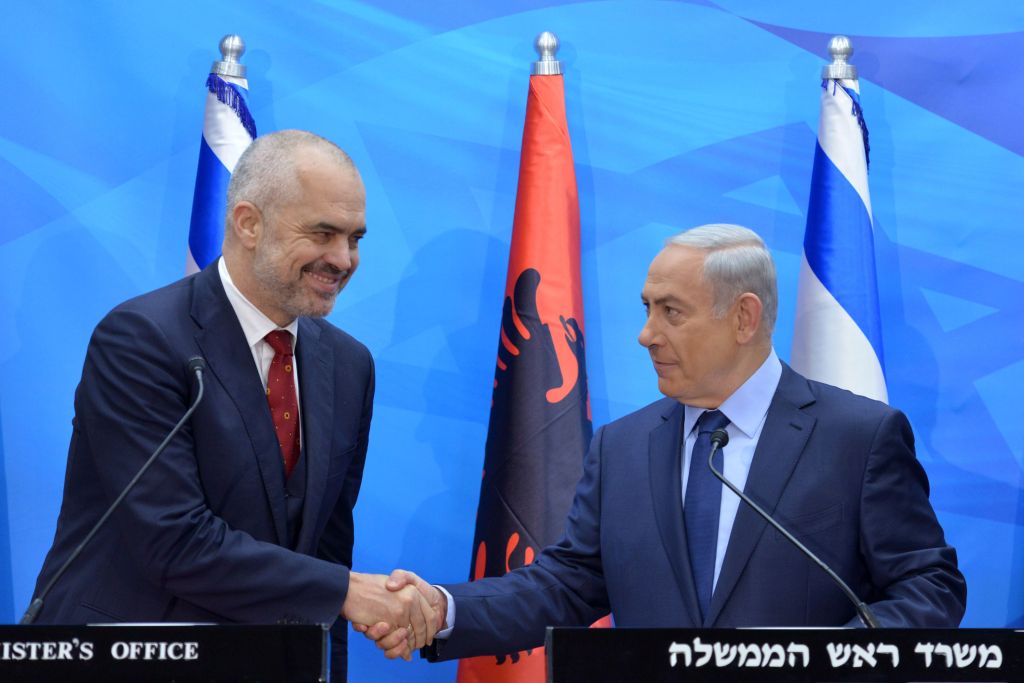 “Faleminderit miku im”! Netanyahu surprizon me gjestin që bën për kryeministrin Rama: Jemi pranë Shqipërisë në këtë orë të vështirë! “Faleminderit miku im”! Netanyahu surprizon me gjestin që bën për kryeministrin Rama: Jemi pranë Shqipërisë në këtë orë të vështirë!
