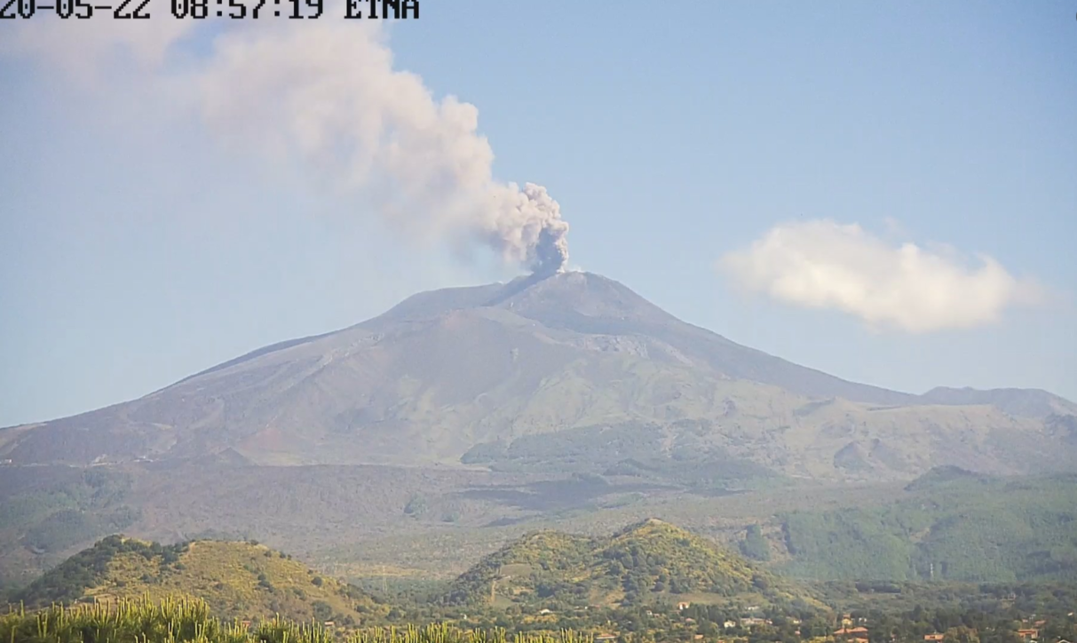 Etna nis aktivitetin shpërthyes, reja vullkanik arrin 4500 metra lartësi