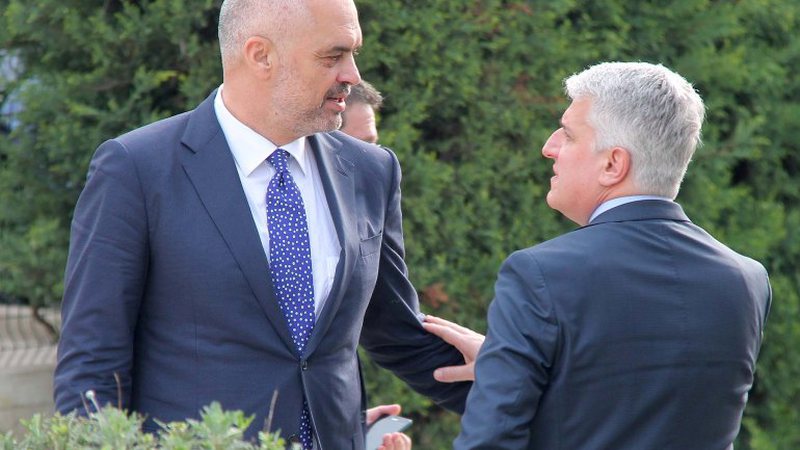 “Lotët e tij më detyrojnë…”, Majko del me një tjetër reagim për Teatrin dhe pozicionohet kundër Ramës dhe Veliajt: Qëndrimi im më i ‘vjetër’ se qeveria ku bëj pjesë “Lotët e tij më detyrojnë…”, Majko del me një tjetër reagim për Teatrin dhe pozicionohet kundër Ramës dhe Veliajt: Qëndrimi im më i ‘vjetër’ se qeveria ku bëj pjesë