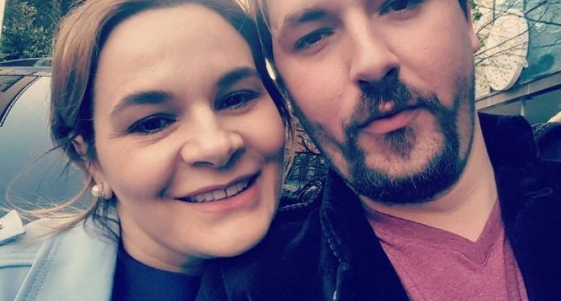 Mik me Monikën.. shpërthen Zizo: Teatri të shembet! Është një kuplara e vjetër! Mos harroni të kruani…