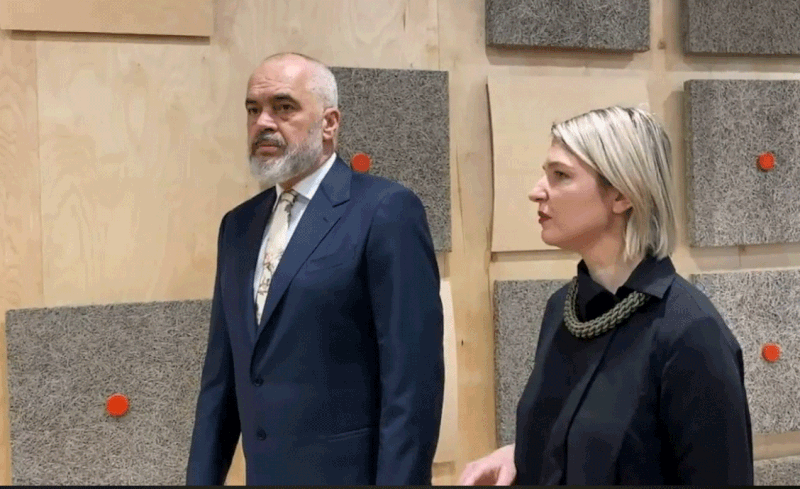 Kryeministri Rama inspekton punimet tek Teatri i Operës dhe Baletit Kryeministri Rama inspekton punimet tek Teatri i Operës dhe Baletit