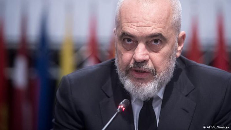 “O Zot çfarë njeriu i frikshëm që je, të keqe më të madhe se ty nuk ka patur ky vend”! Rama i jep përgjigjen e fortë qytetarit “O Zot çfarë njeriu i frikshëm që je, të keqe më të madhe se ty nuk ka patur ky vend”! Rama i jep përgjigjen e fortë qytetarit