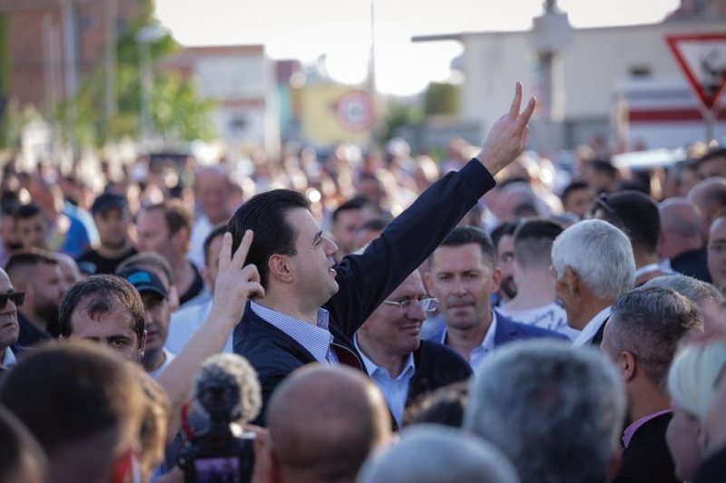 “Jam e tmerruar”! Ministrja Manastirliu publikon foton e Bashës dhe lëshon paralajmërimin e frikshëm për COVID-19: Kostoja mund të bëhet marramendëse!