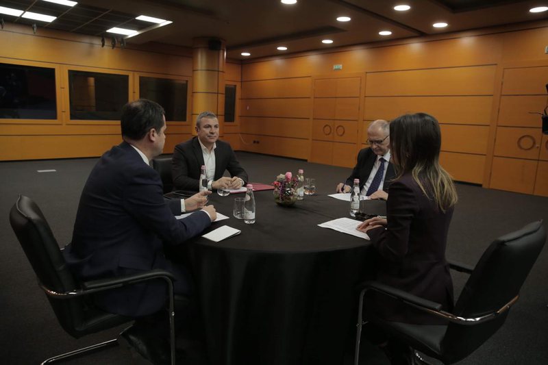 Ç’ndodhi? Ndërpritet mbledhja e Këshillit Politik